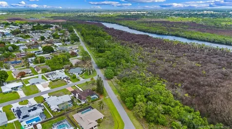 992 SE Thornhill Drive Port St Lucie FL 34983