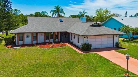 992 SE Thornhill Drive Port St Lucie FL 34983