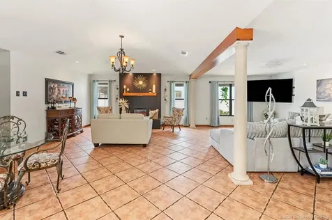 992 SE Thornhill Drive Port St Lucie FL 34983