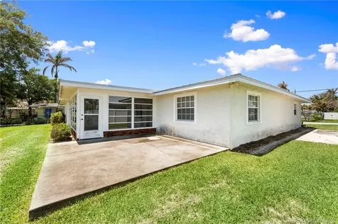 207 Olive Avenue Port St Lucie FL 34952
