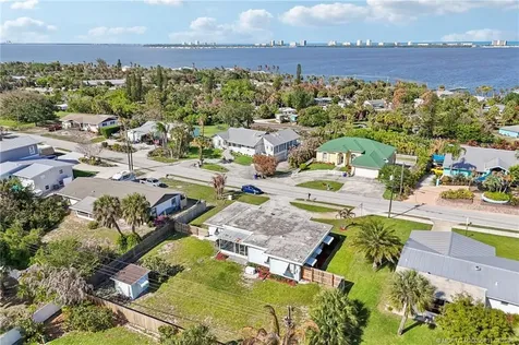 4274 NE Skyline Drive Jensen Beach FL 34957