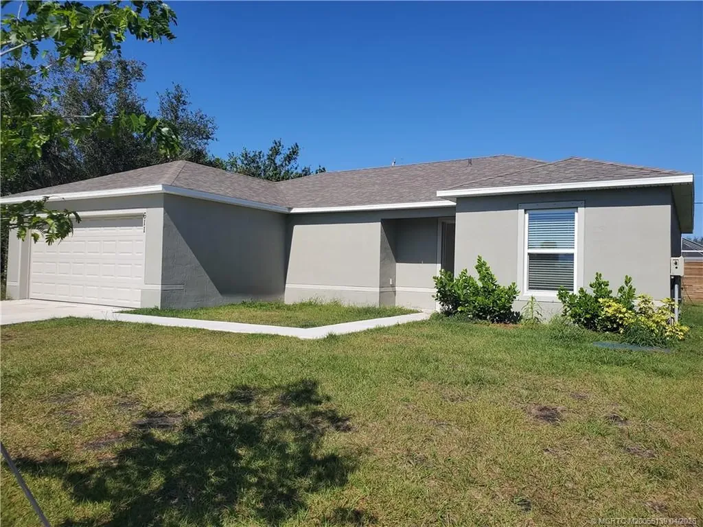 611 SW Mccomb Avenue SW Port St Lucie FL 34953