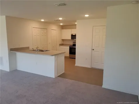 611 SW Mccomb Avenue SW Port St Lucie FL 34953