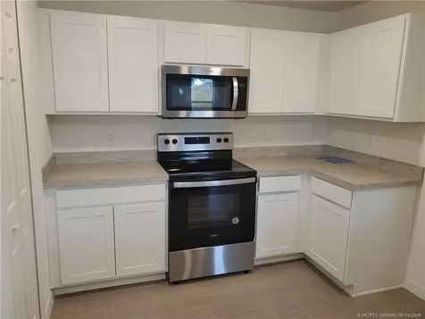 611 SW Mccomb Avenue SW Port St Lucie FL 34953