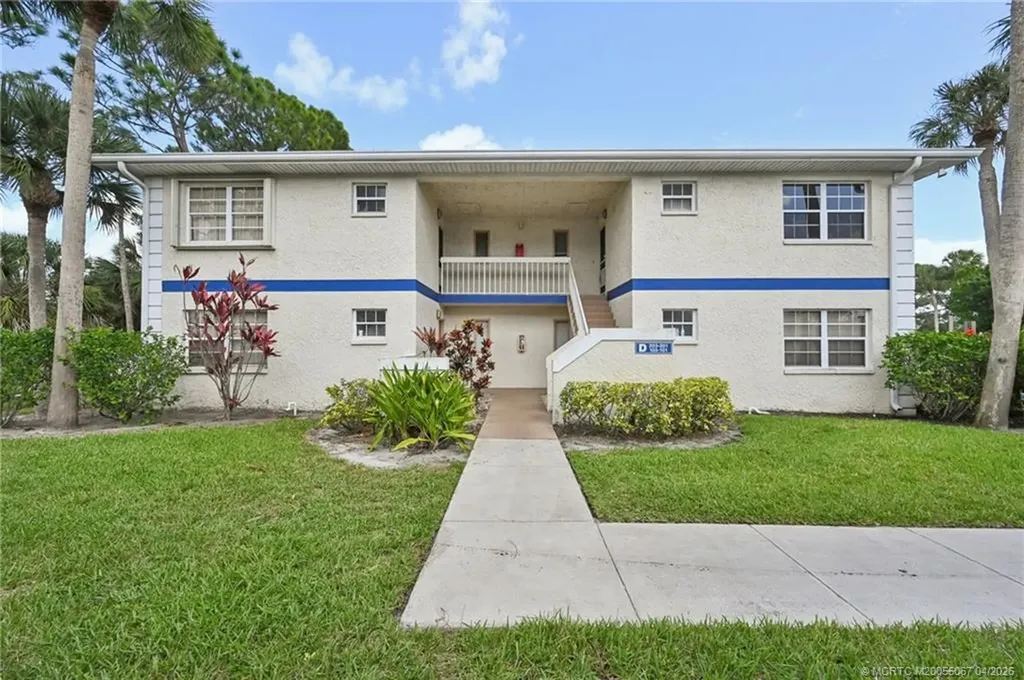 1506 SE Royal Green Circle Port St Lucie FL 34952