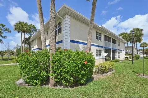 1506 SE Royal Green Circle Port St Lucie FL 34952