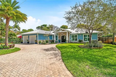 305 SE Flamingo Avenue Stuart FL 34996
