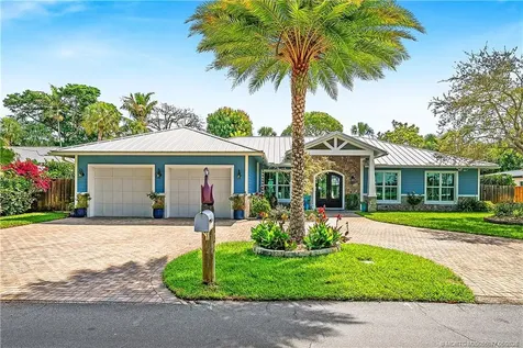 305 SE Flamingo Avenue Stuart FL 34996
