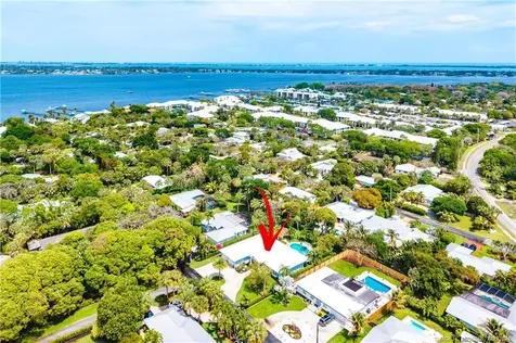 305 SE Flamingo Avenue Stuart FL 34996