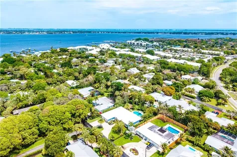 305 SE Flamingo Avenue Stuart FL 34996