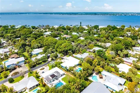 305 SE Flamingo Avenue Stuart FL 34996