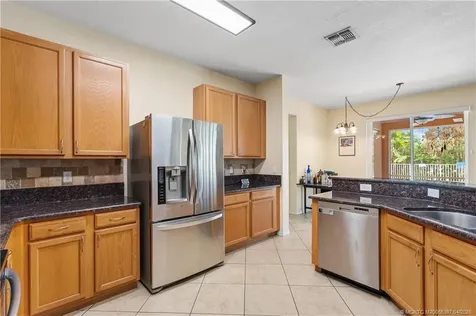 5805 NW Breezy Brook Court Port St Lucie FL 34986