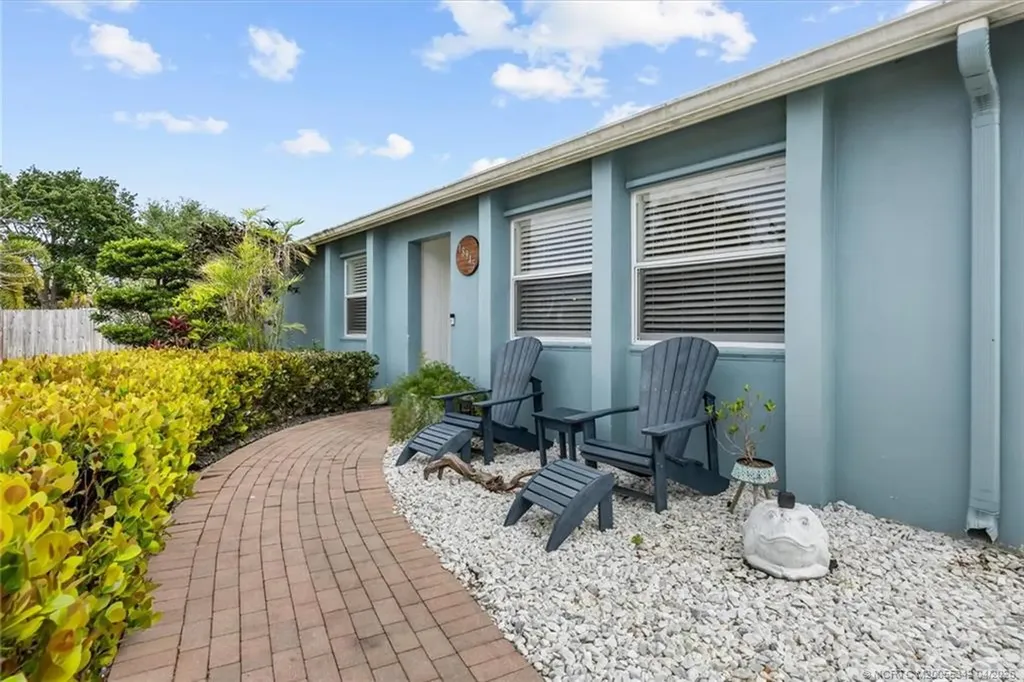 18945 SE Homewood Avenue Tequesta FL 33469