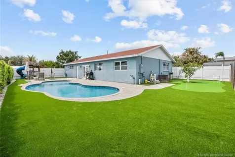 18945 SE Homewood Avenue Tequesta FL 33469