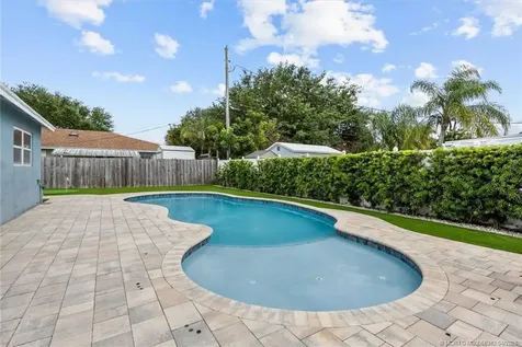 18945 SE Homewood Avenue Tequesta FL 33469