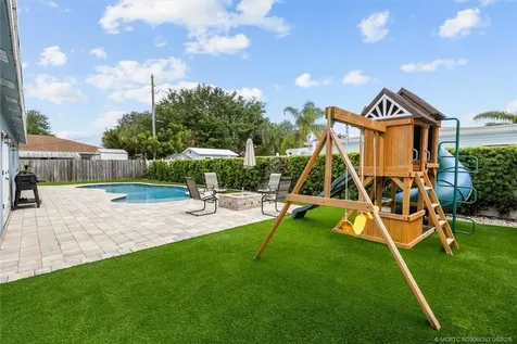 18945 SE Homewood Avenue Tequesta FL 33469