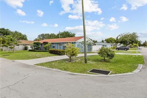 18945 SE Homewood Avenue Tequesta FL 33469