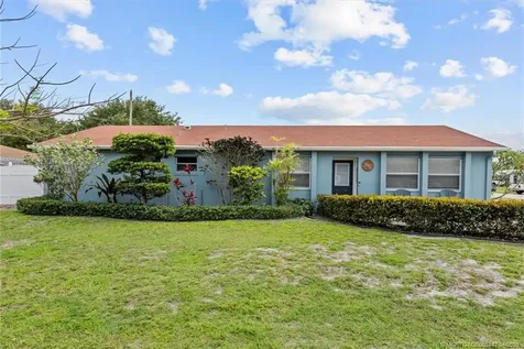 18945 SE Homewood Avenue Tequesta FL 33469
