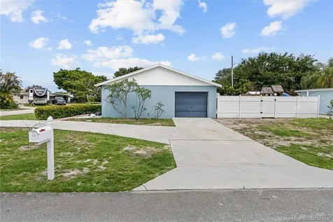 18945 SE Homewood Avenue Tequesta FL 33469