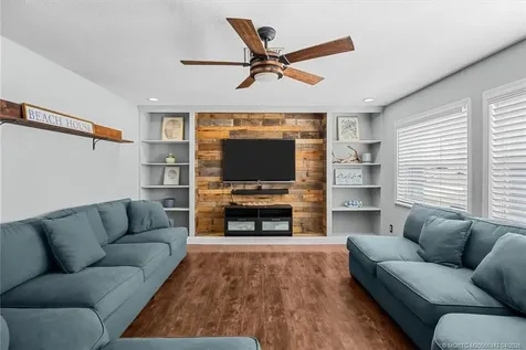 18945 SE Homewood Avenue Tequesta FL 33469