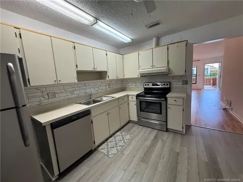 8005 SE Villa Circle Hobe Sound FL 33455