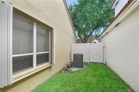 10203 Siena Oaks Circle S Palm Beach Gardens FL 33410