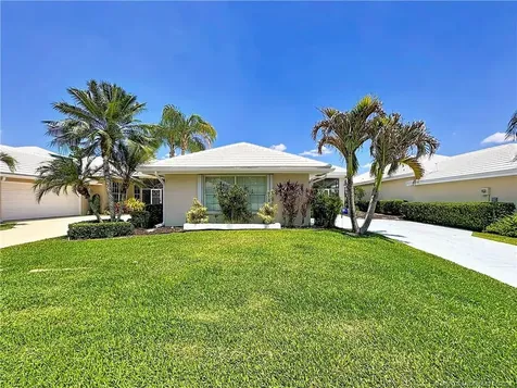 415 SW Fairway Landing Port St Lucie FL 34986
