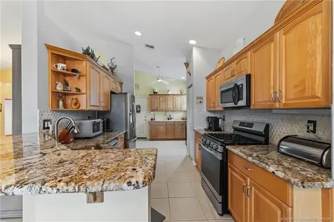 394 NW Springview Loop Port St Lucie FL 34986