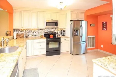 2571 NE Ocean Boulevard Stuart FL 34996