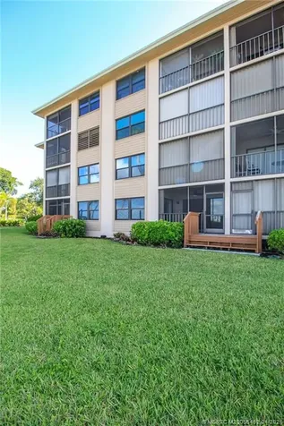4540 NE Sandpebble Trace Stuart FL 34996