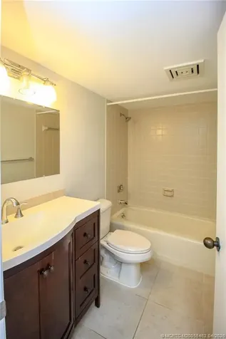 4540 NE Sandpebble Trace Stuart FL 34996