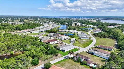 104 SE Strada Cervaro Port St Lucie FL 34952