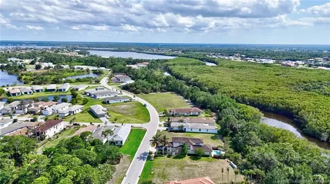 104 SE Strada Cervaro Port St Lucie FL 34952