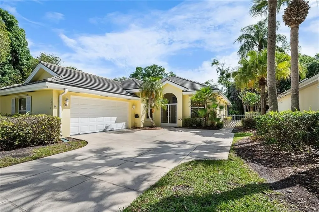 7627 SE Fiddlewood Lane Hobe Sound FL 33455