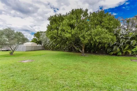 2142 SE Bryson Avenue Port St Lucie FL 34952