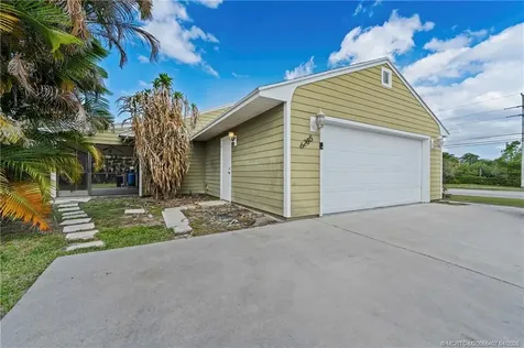 6285 SE Highland Avenue Stuart FL 34997