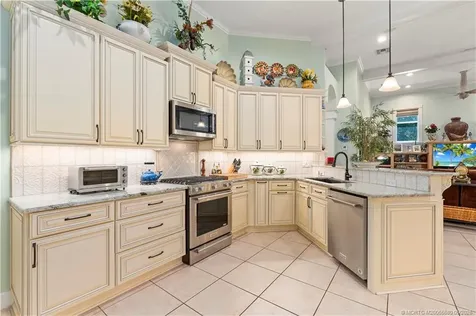 4220 SE Rainbows End Stuart FL 34997