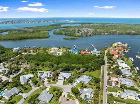 4220 SE Rainbows End Stuart FL 34997