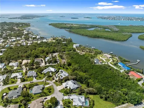 4220 SE Rainbows End Stuart FL 34997