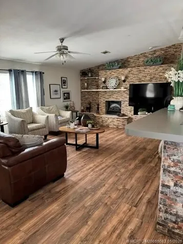 4463 Edwina Lane Lake Worth FL 33463