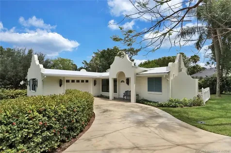 21 Emarita Way Sewalls Point FL 34996