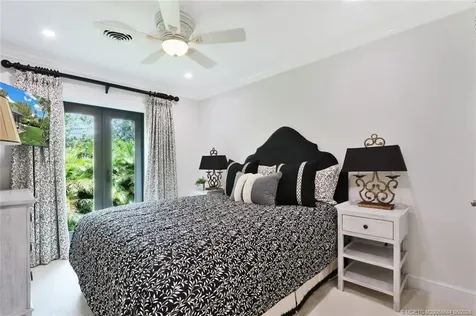 21 Emarita Way Sewalls Point FL 34996
