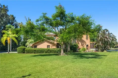 102 SE Crestwood Circle Stuart FL 34997