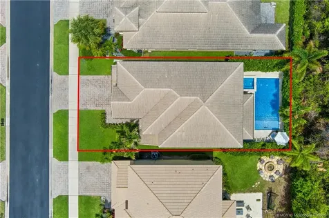 5817 SE Crooked Oak Avenue Hobe Sound FL 33455