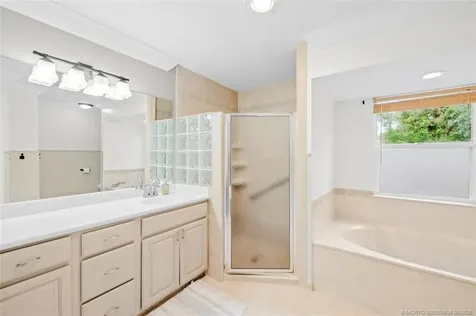 2671 NE Pinecrest Lakes Boulevard Jensen Beach FL 34957