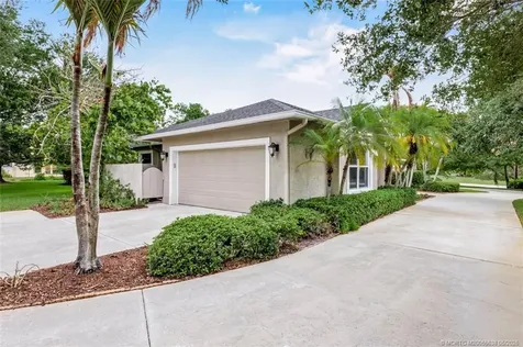 2671 NE Pinecrest Lakes Boulevard Jensen Beach FL 34957