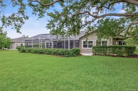 2671 NE Pinecrest Lakes Boulevard Jensen Beach FL 34957