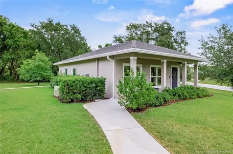 2671 NE Pinecrest Lakes Boulevard Jensen Beach FL 34957