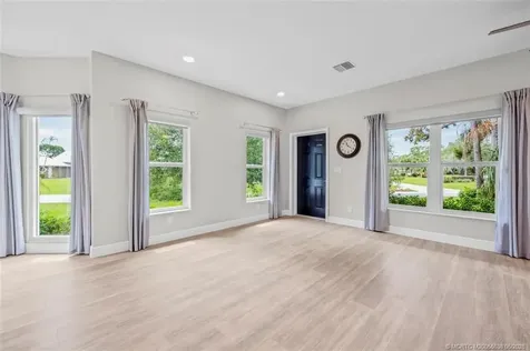 2671 NE Pinecrest Lakes Boulevard Jensen Beach FL 34957