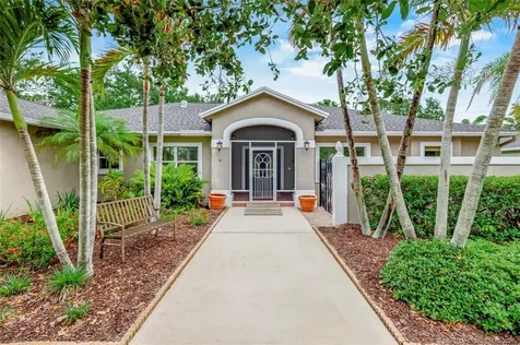 2671 NE Pinecrest Lakes Boulevard Jensen Beach FL 34957